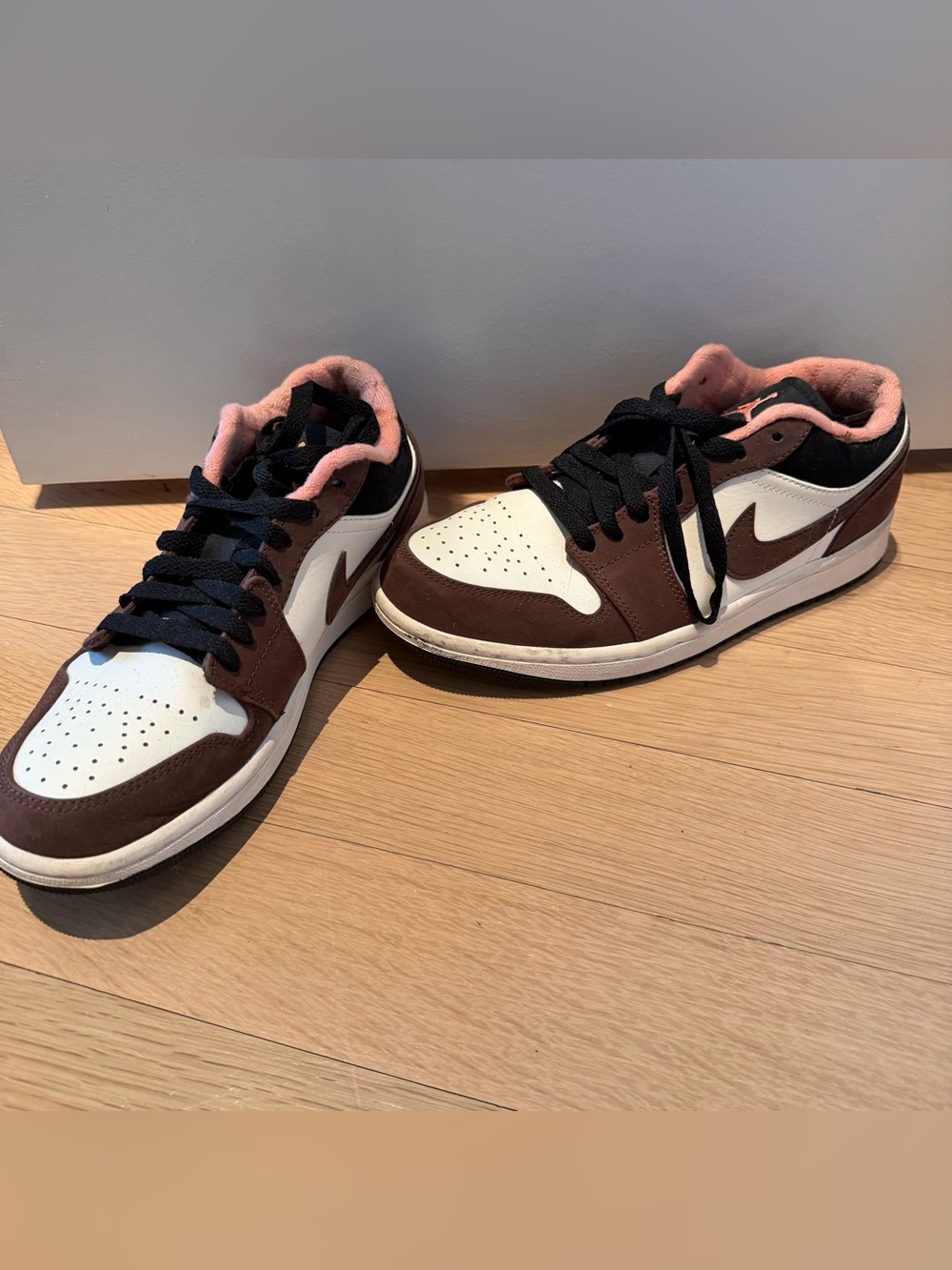 Jordan 1 Low Mocha